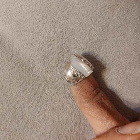 Ladies Silver and Opal? Cocktail Ring - Picture 7 of 8